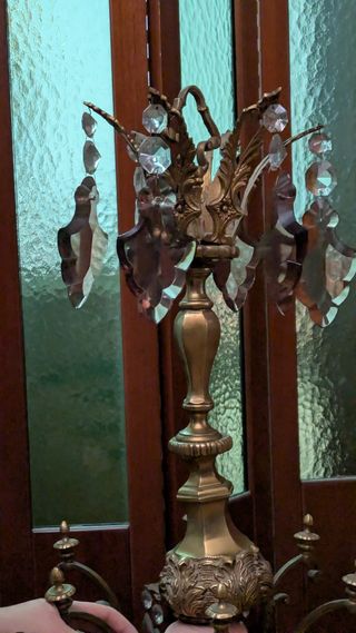 Lámpara de araña de bronce, cerámica y cristal