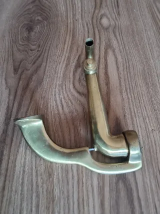 Antiguo soporte para gramófono de bocina