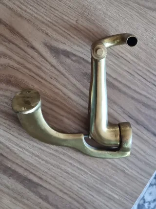 Antiguo soporte para gramófono de bocina