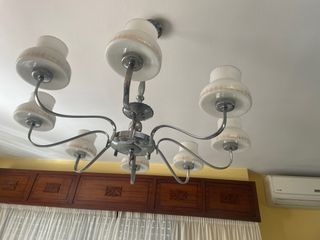 Lámpara de techo colgante plateada y blanca