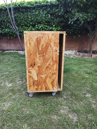 2 Muebles de almacenaje con ruedas