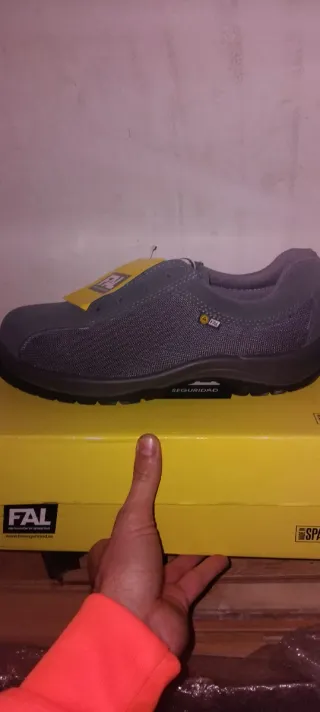 Zapatos de seguridad FAL. Sin estrenar. Talla 42