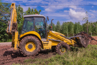 Desbroce de fincas por material