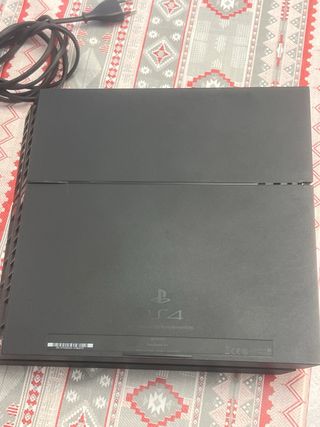 PlayStation 4 con 1 mando.