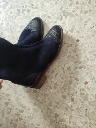 Botas negras y grises con pelo