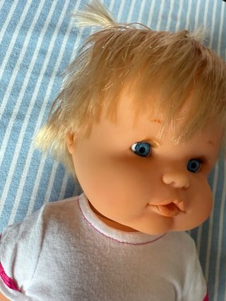 Muñeca Nenuco con vestido de rayas