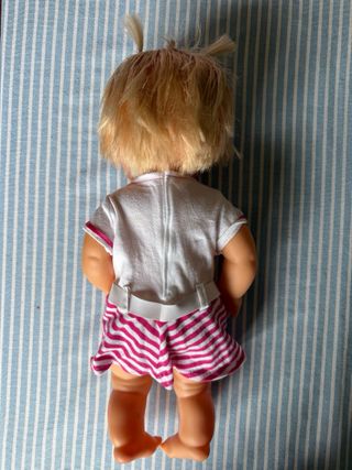 Muñeca Nenuco con vestido de rayas