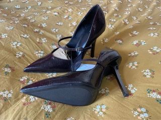 Zapatos de tacón efecto craquelado