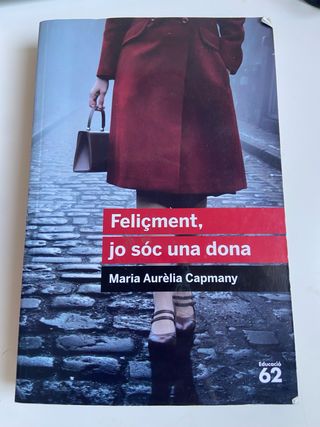 Libro “Feliçment, jo sóc una dona” en catalán.