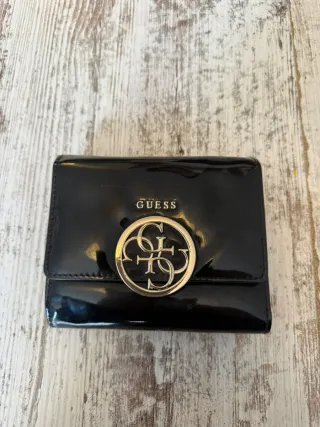 Cartera Guess Charol Negra