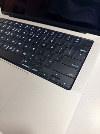 MacBook Pro 14” M5 24 GB 1 TB SSD GARANTÍA