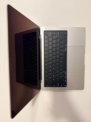 MacBook Pro 14” M5 24 GB 1 TB SSD GARANTÍA