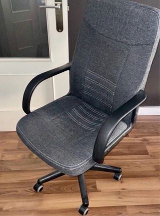 Silla de oficina ergonómica gris