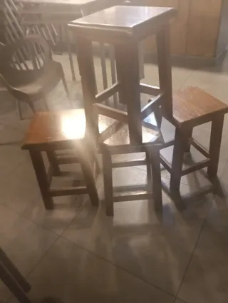 Taburetes de madera