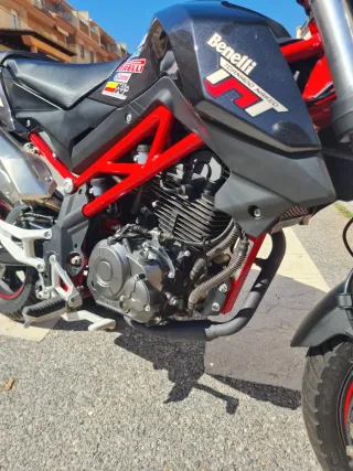 Benelli TNT 125 Negra/Roja
