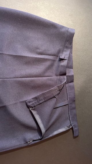 Pantaloni eleganti blu con spacco