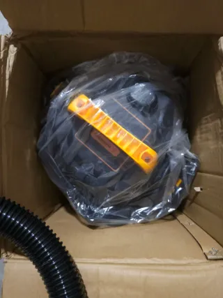 NUOVA Aspirapolvere per secchi e liquidi 10 litri