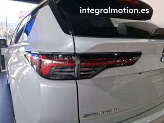 Mitsubishi Outlander PHEV Kaiteki 4WD