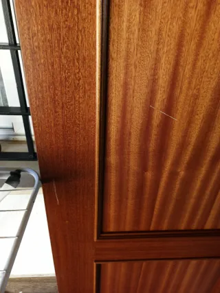 Puerta de madera a estrenar