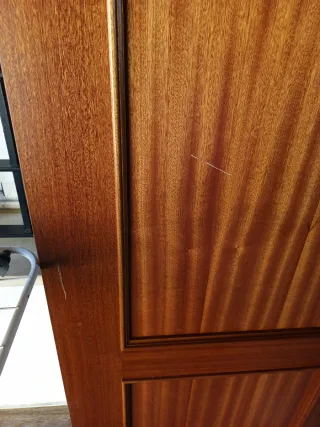 Puerta de madera a estrenar