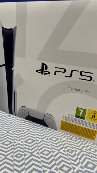 Consola Sony PS5 Slim Blanca y Negra