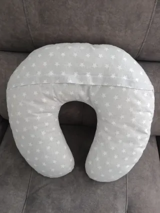 Cojín de lactancia estrellas gris