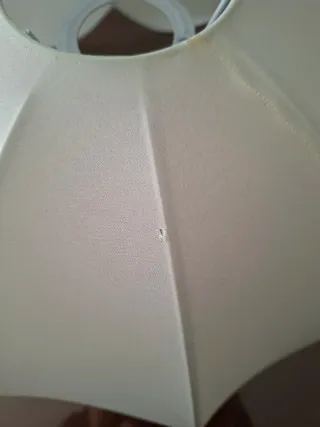 Paralume bianco con bordo ondulato