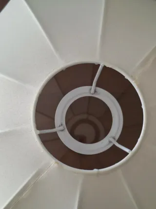 Paralume bianco con bordo ondulato