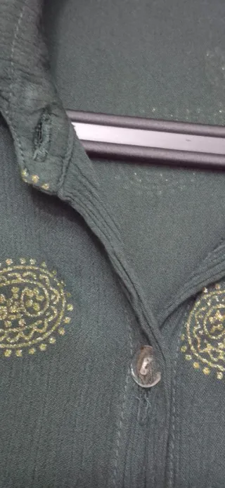 Vestido camisero verde con estampado