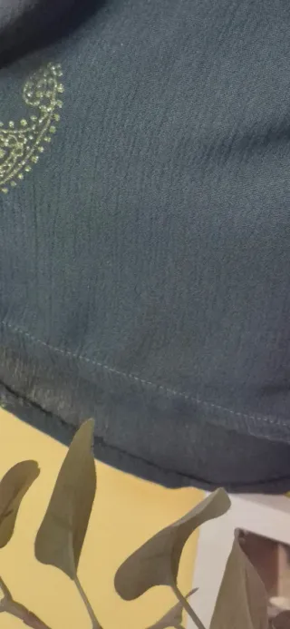 Vestido camisero verde con estampado