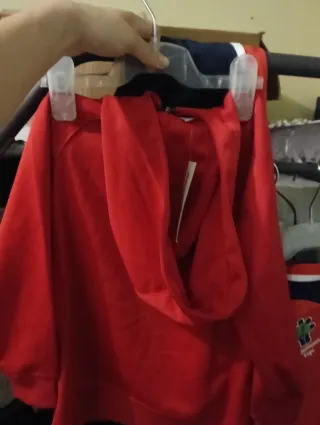 Sudadera infantil roja con cremallera