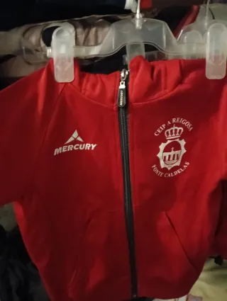 Sudadera infantil roja con cremallera
