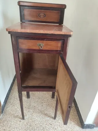 Mesita de noche antigua mármol y madera