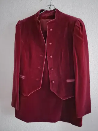 Traje Vintage Terciopelo granate.