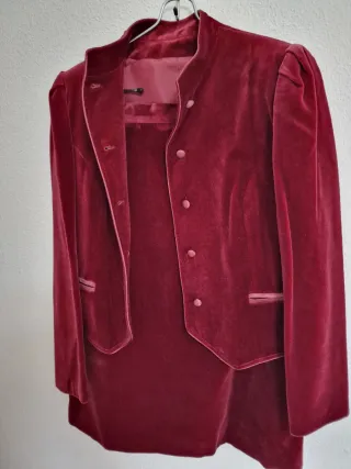 Traje Vintage Terciopelo granate.