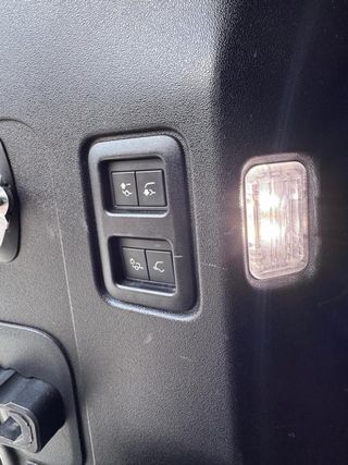 Land Rover Defender 2023