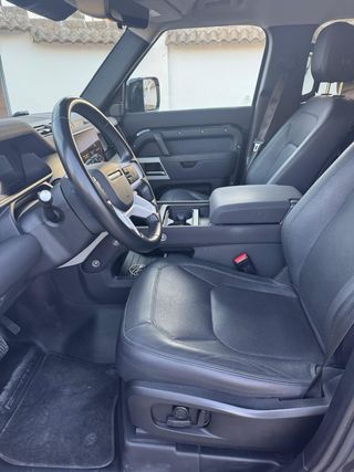 Land Rover Defender 2023