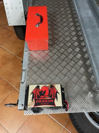 Remolque para moto con cabrestante