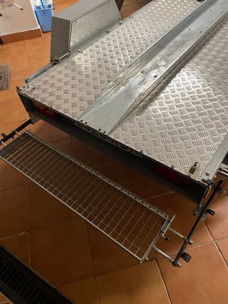 Remolque para moto con cabrestante