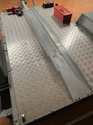 Remolque para moto con cabrestante
