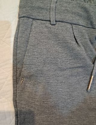 Pantalón gris