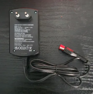 Cargador y Mantenedor Baterías BS 10