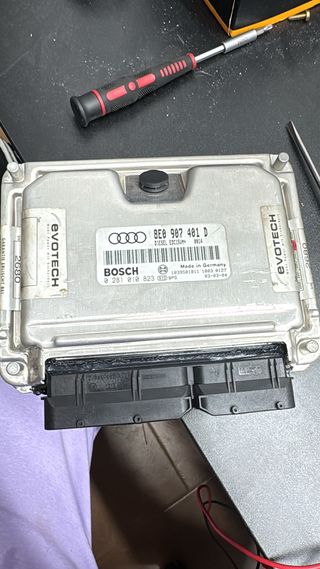 Centralita Audi 2.5 TDI Bosch 8E0 907 401 D