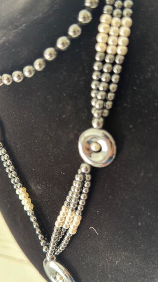 Collar de perlas y hematita