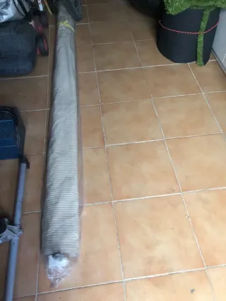 Toldo a rayas blanco y veis con brazos extensibles