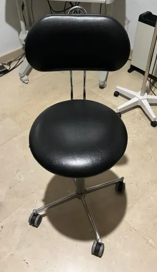 Taburete giratorio con respaldo