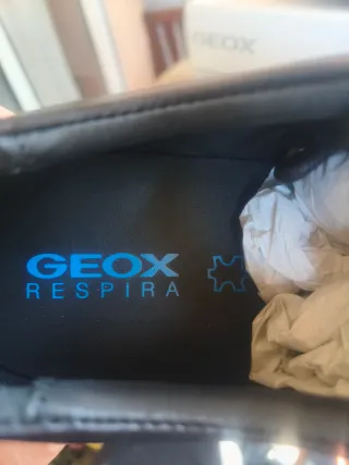 Zapatos Geox de piel negros
