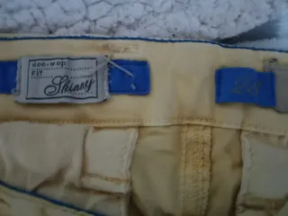 Pantaloni giallini aderenti