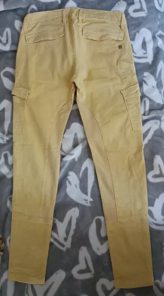 Pantaloni giallini aderenti