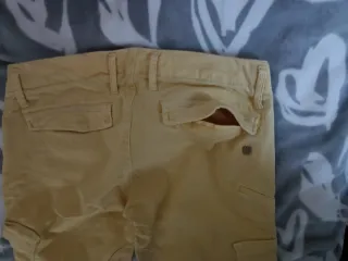 Pantaloni giallini aderenti